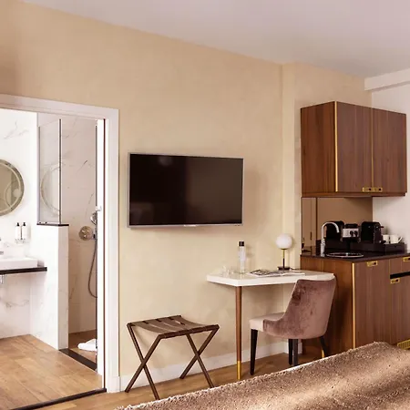 Lord Byron Hotel